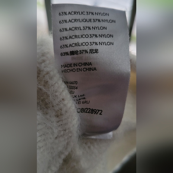 Urban Outfitters cropped white sweater Large - Picture 4 of 4